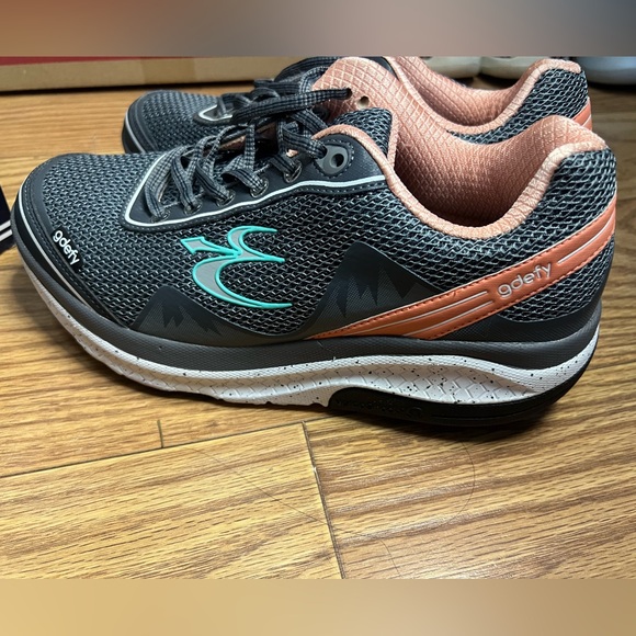 Gdefy gravity defyer shoes - Picture 2 of 3